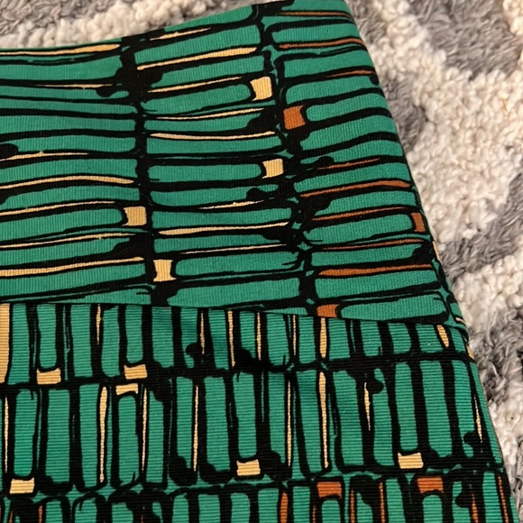The Limited skirt, green pattern, size 14 NWT! - Picture 2 of 6